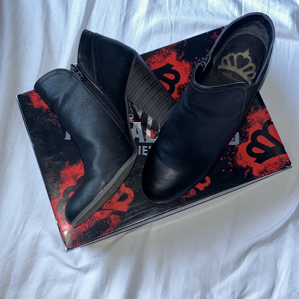 Black Booties ⚫️ - Picture 3 of 6
